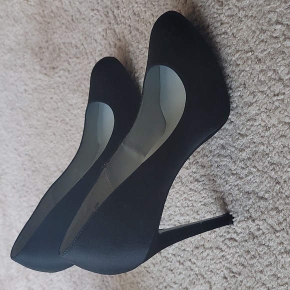 White by Vera Wang Shoes - Vera Wang White Collection, Black Heels, Size 8.5